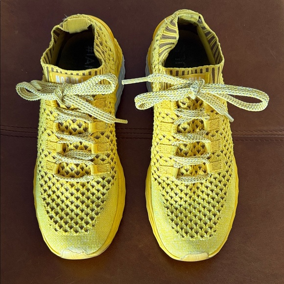 NOBULL Sunburst Knit Sneakers yellow Sz 9.5 - Picture 2 of 10